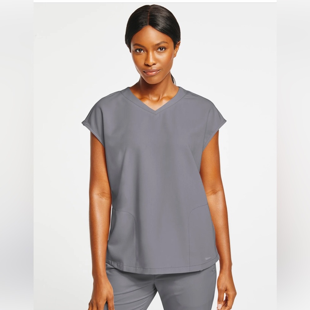 NWT Jaanuu new Women’s 2 pocket cap sleeve V neck scrub top grey Sz small roomy